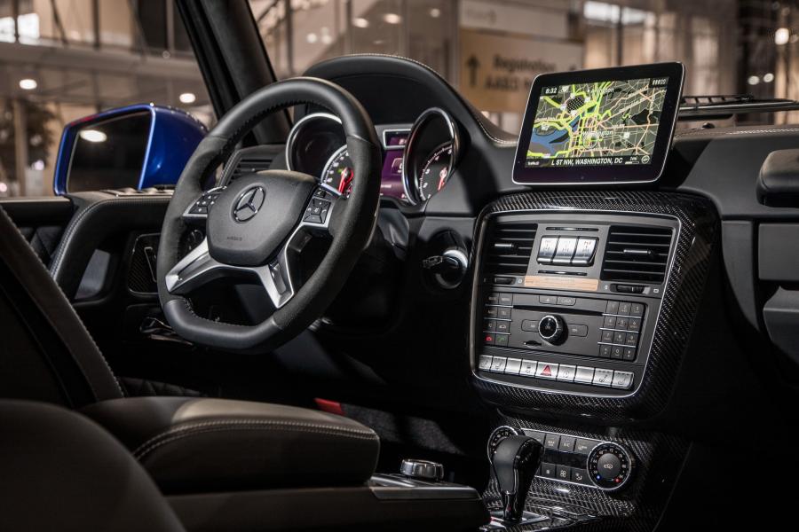 Интерьер Mercedes-Benz G550 4x4&sup2; (W463) 2017 года  (NA) (фото 22 из 38)